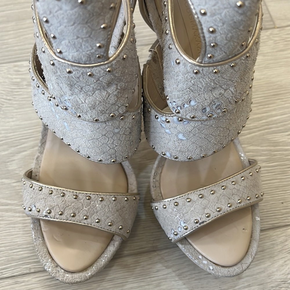 BCBGMaxAzria Beige Gold Studded Zip Up Stiletto—4.5”Heels —Size 8B— - Picture 6 of 12